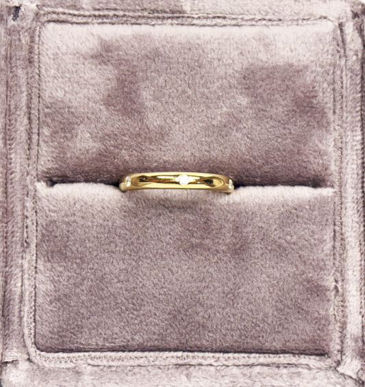 1/2 round YG Band with 3 Inset Diamond