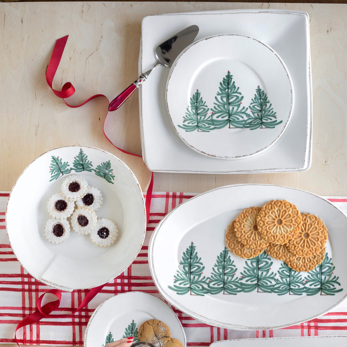 Lastra Holiday Melamine Dinner Plates