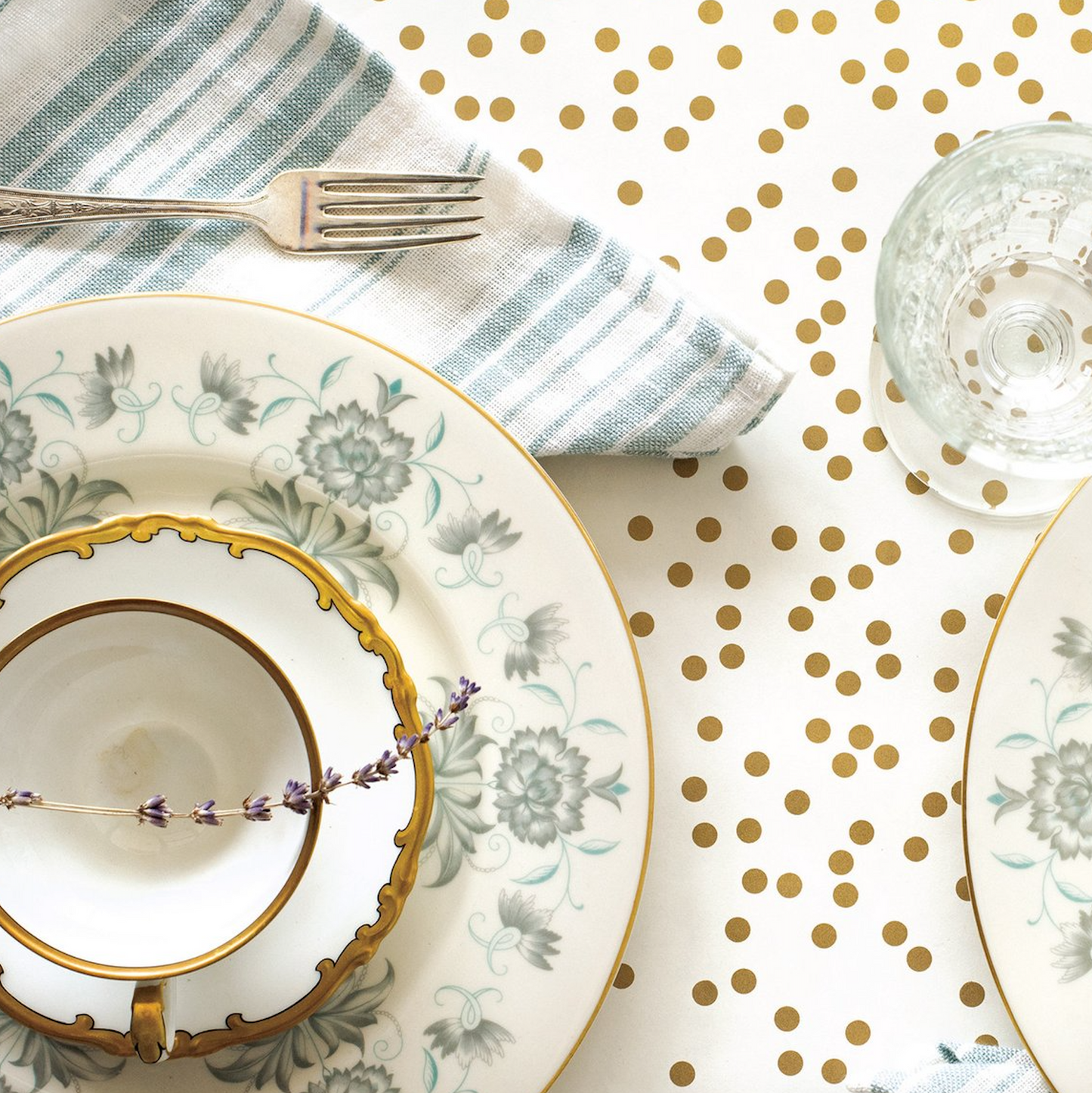 Gold Confetti Runner 20"x 25'