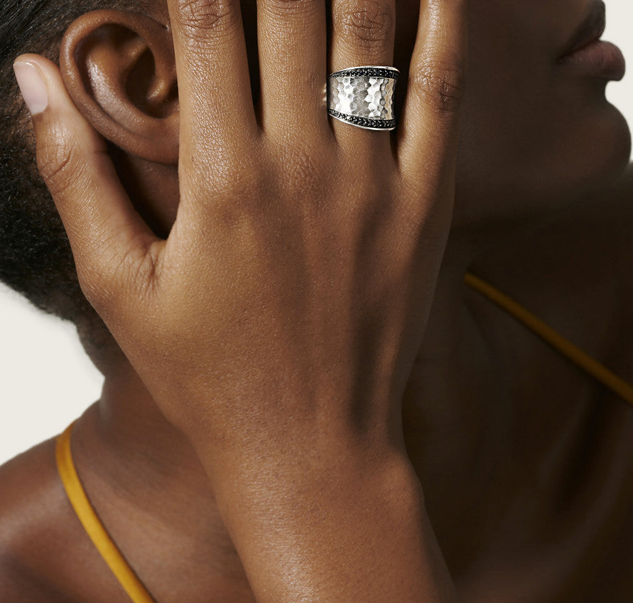 Classic Chain Hammered Saddle Ring with Black Sapphire
